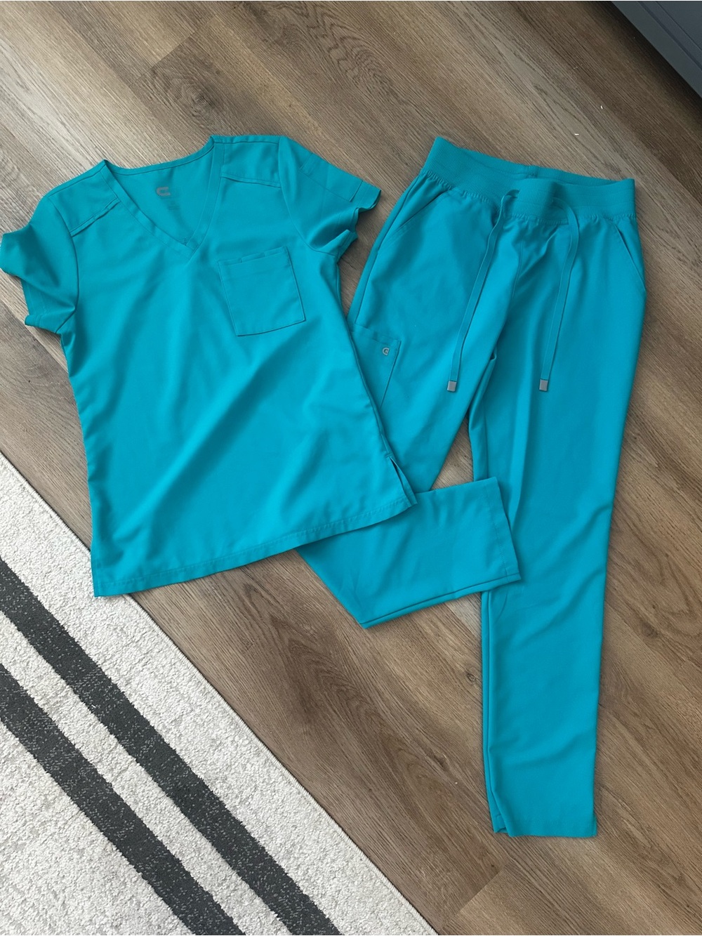 Women’s XS Cureology x Koi Scrubs